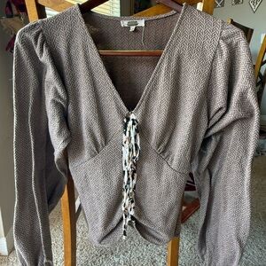 Gimmicks by BKE Taupe Patterned Blouse